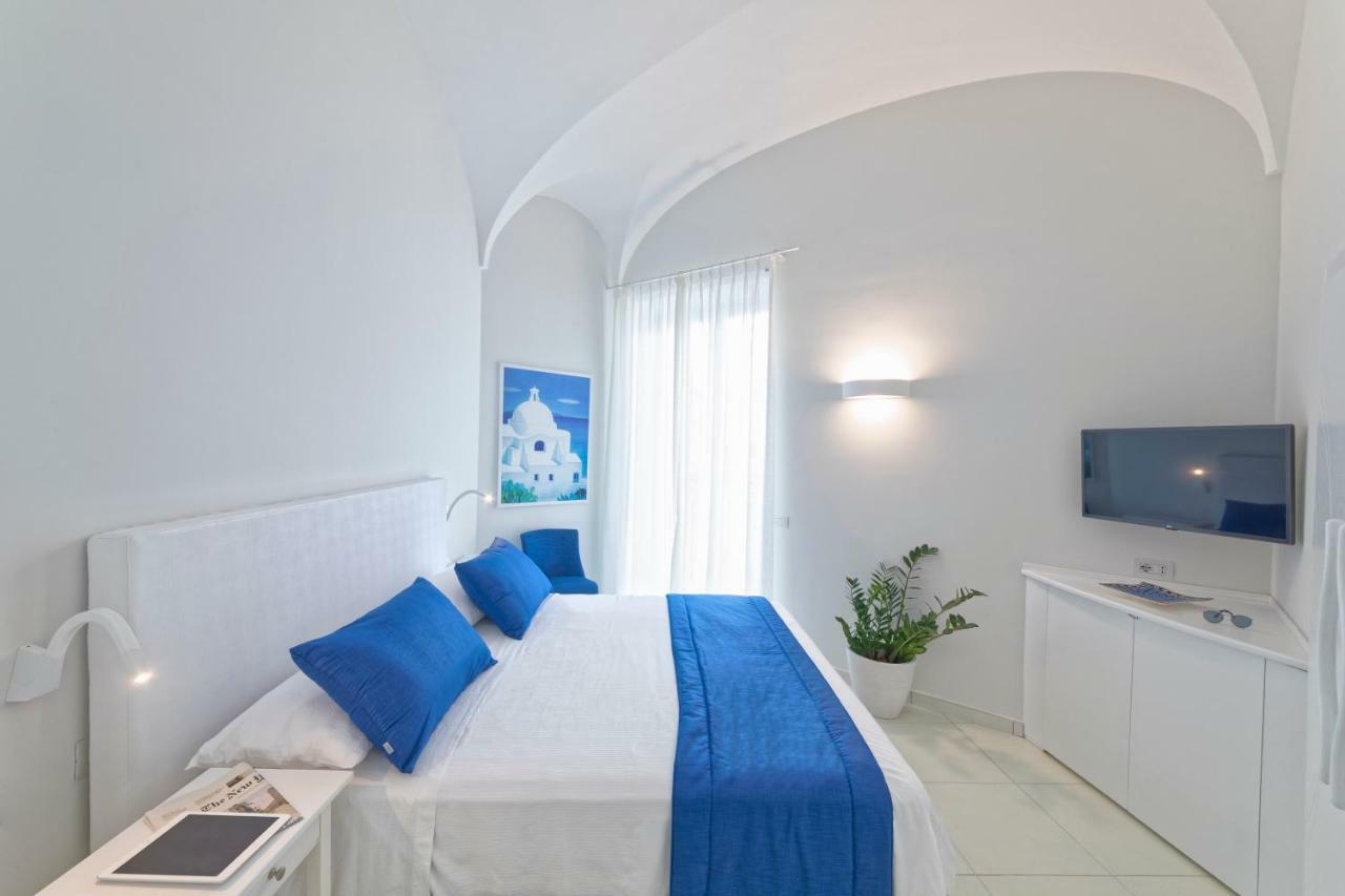 Exclusive * Ischia